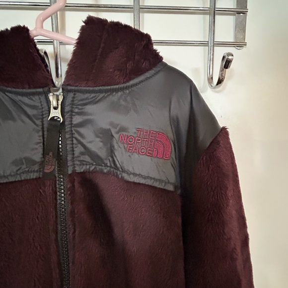 The North Face Maroon and Gray Fleece Jacket - Picture 2 of 4